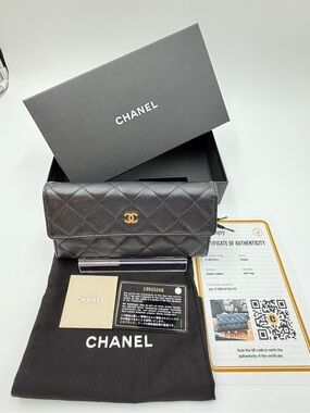 CHANEL Black Quilted Caviar Leather Wallet with Gold CC Hardware Excellent Condt